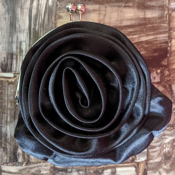 🔥LAST CHANCE - DONATING Sept 4/22🔥Rose Clutch, optional shoulder chain - Picture 2 of 5